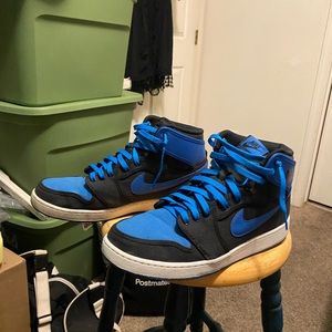 BLUE AND BLACK JORDANS SIZE 11 1/2 Only worn twice